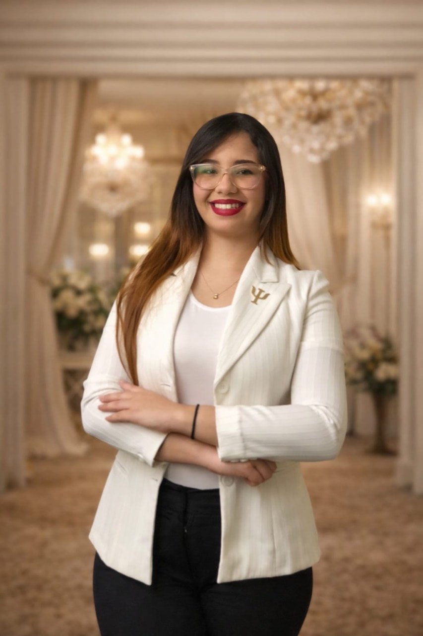 Professional portrait of Jennifer Alicia Guerra Barreiro wearing a white blazer